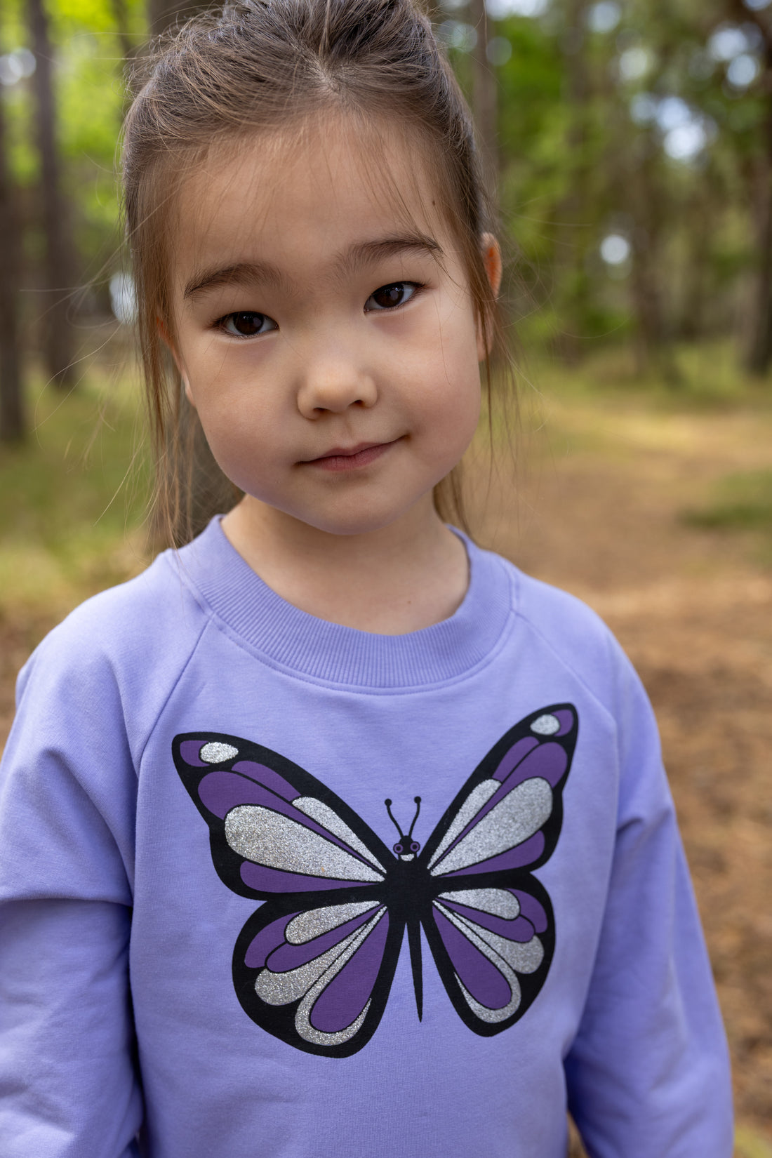 Sød sweatshirt til børn med print af smuk sommerfugl