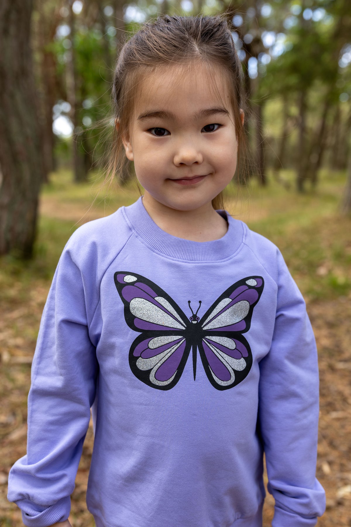 Sød sweatshirt til børn med print af smuk sommerfugl
