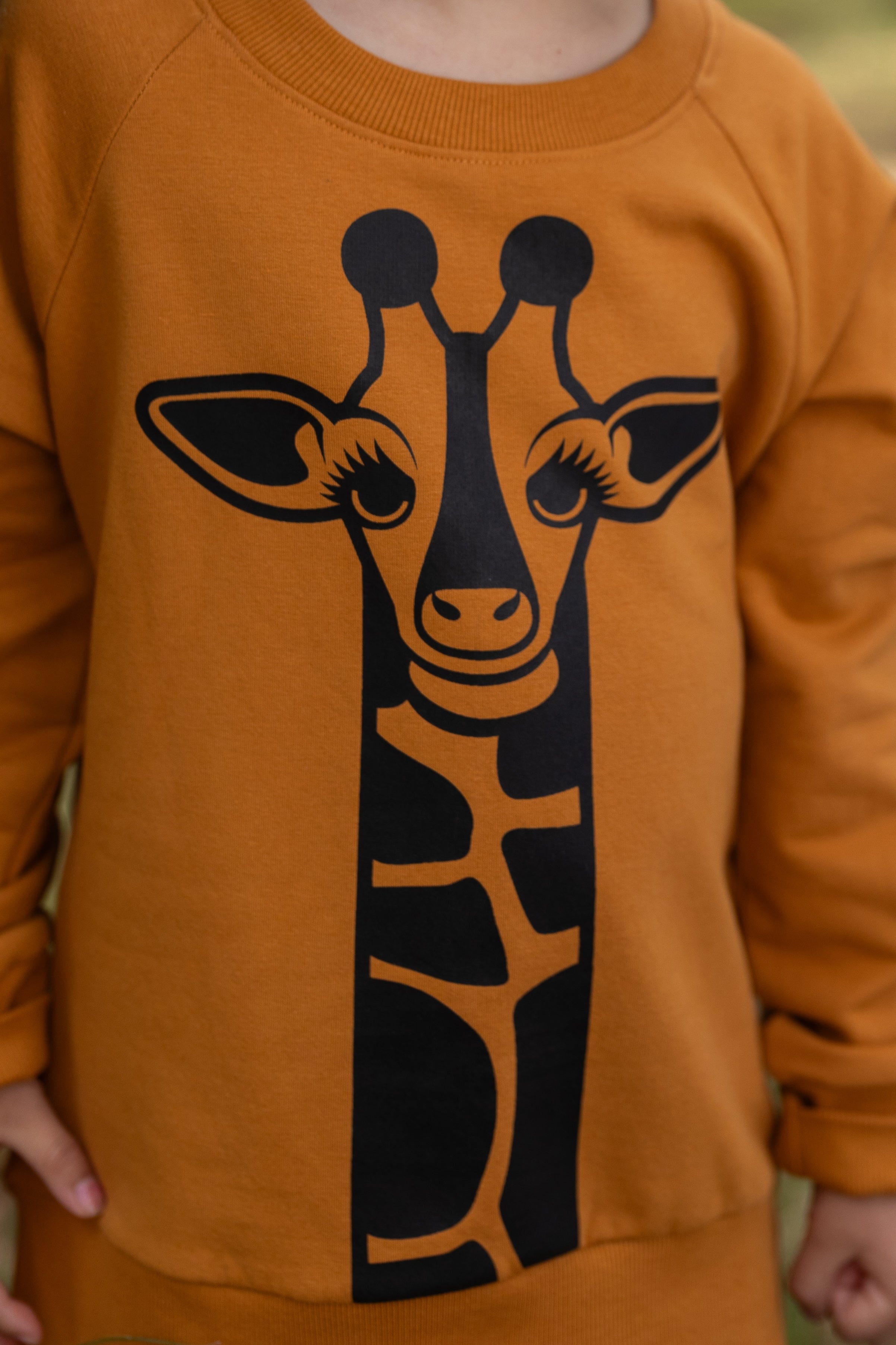 Sød sweatshirt til børn med print af giraf