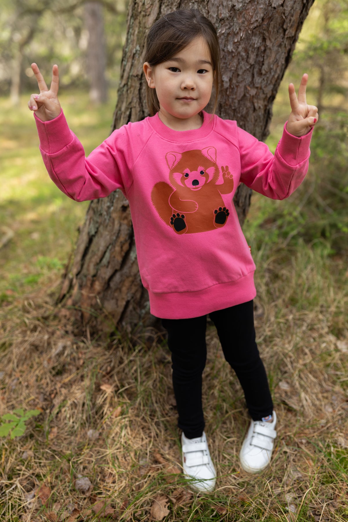 Skøn pink sweatshirt til børn med print af rød panda