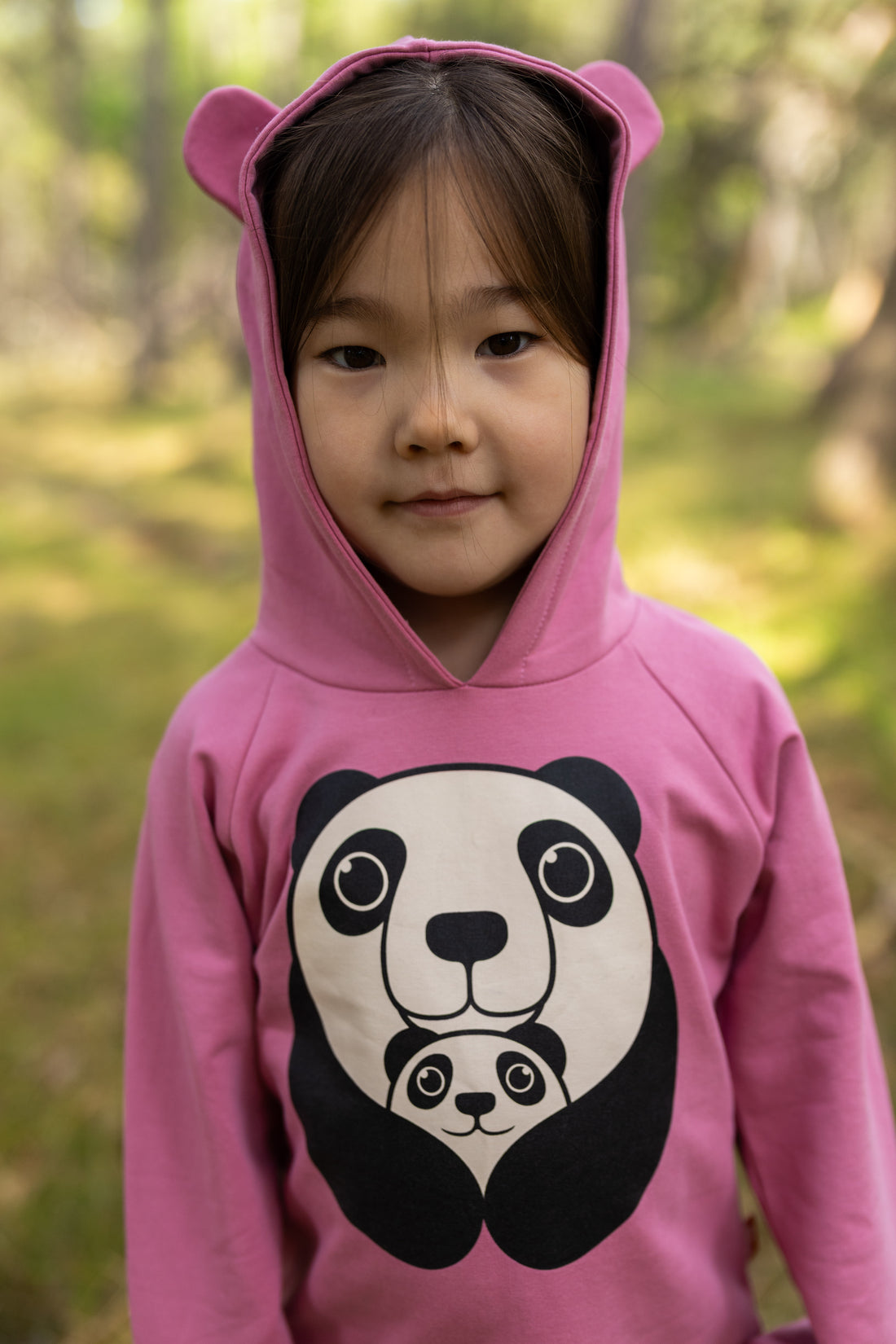 Sød lyserød hættetrøje til børn med print af pandamor og pandaunge