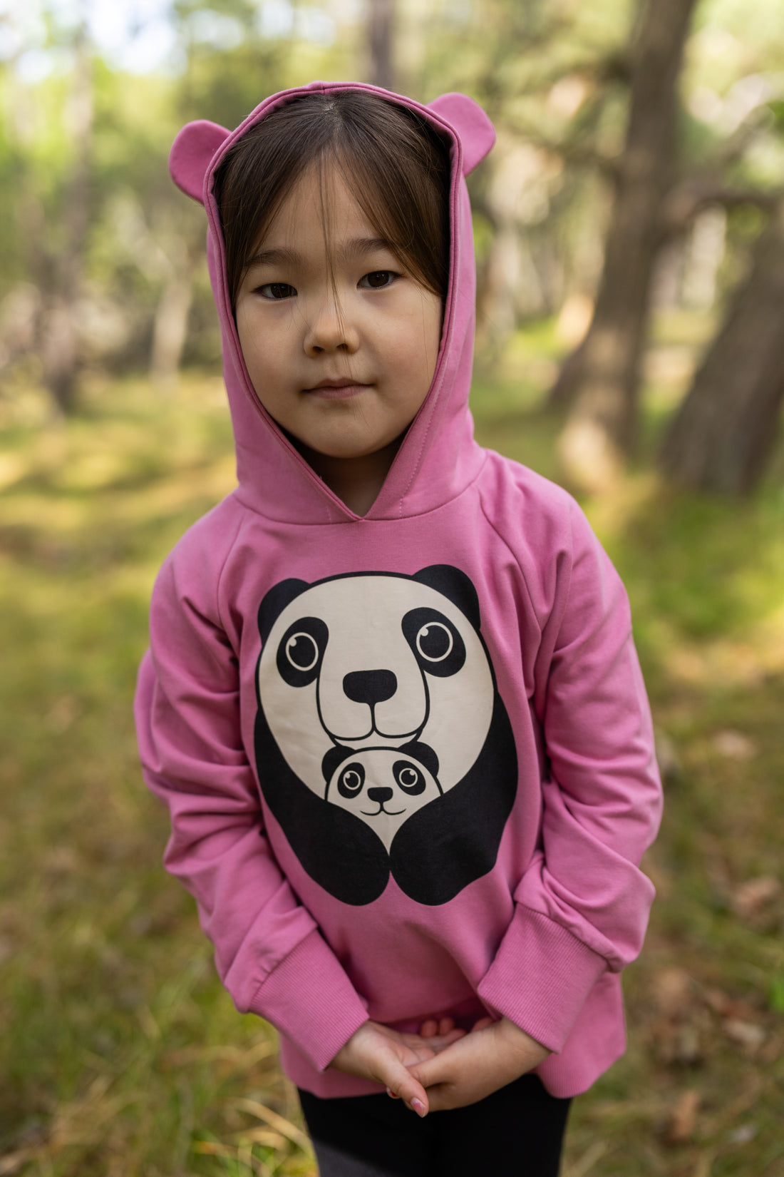 Sød lyserød hættetrøje til børn med print af pandamor og pandaunge