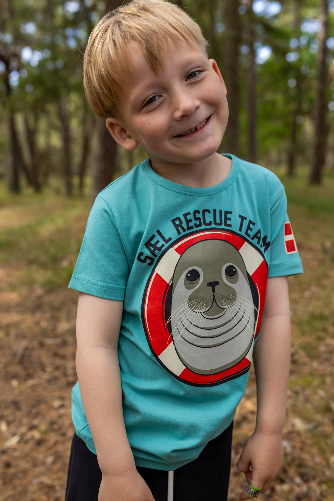 Sød t-shirt til børn med print af grå sæl