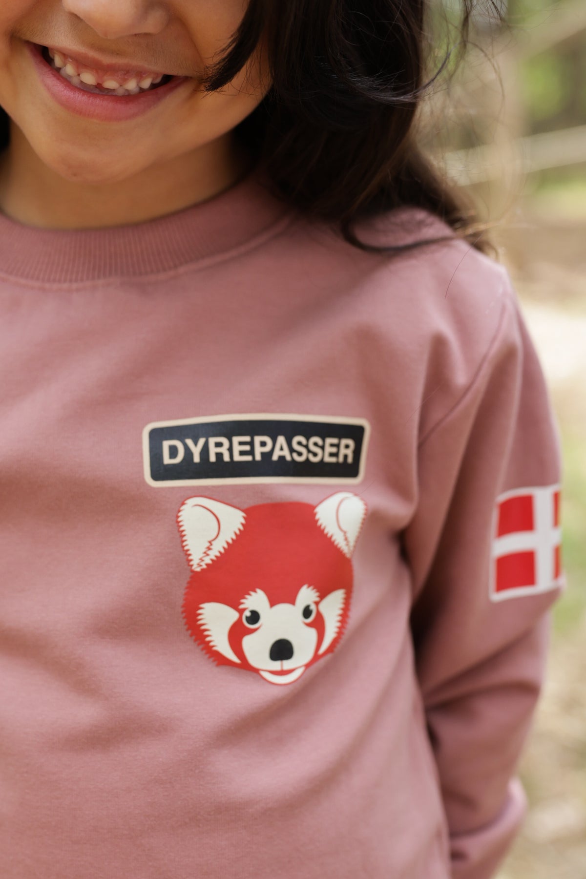 Sød dyrepasser sweatshirt til børn med print af rød panda