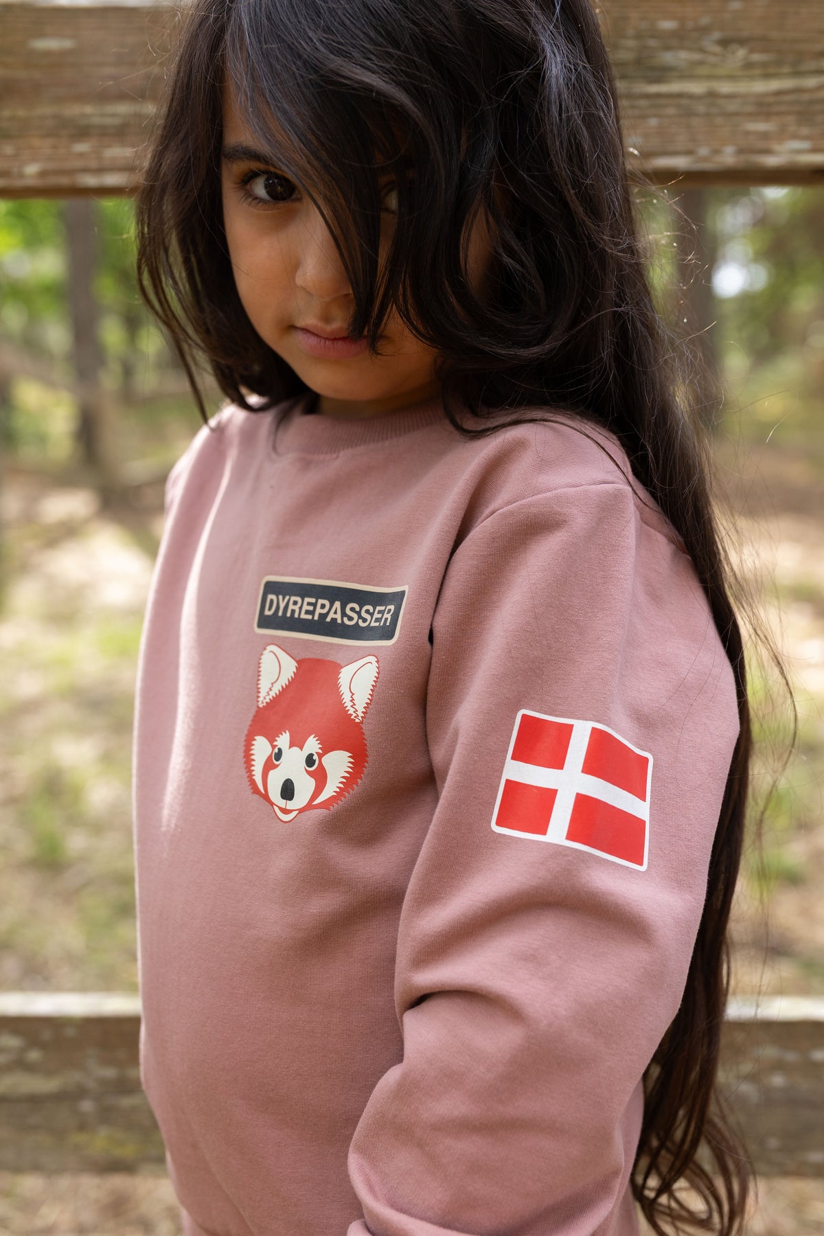 Sød dyrepasser sweatshirt til børn med print af rød panda