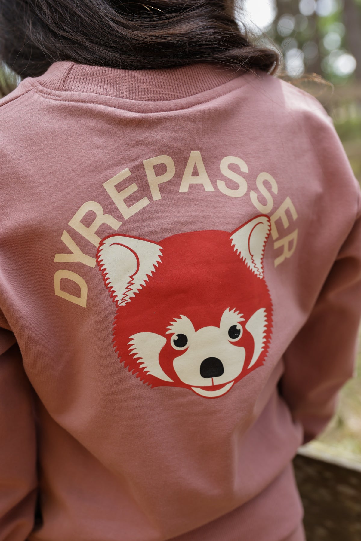 Sød dyrepasser sweatshirt til børn med print af rød panda