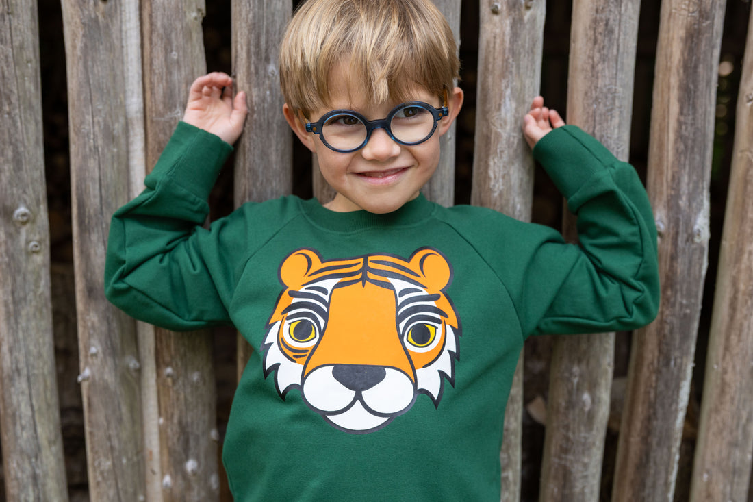 Skøn grøn sweatshirt til børn med print af tiger