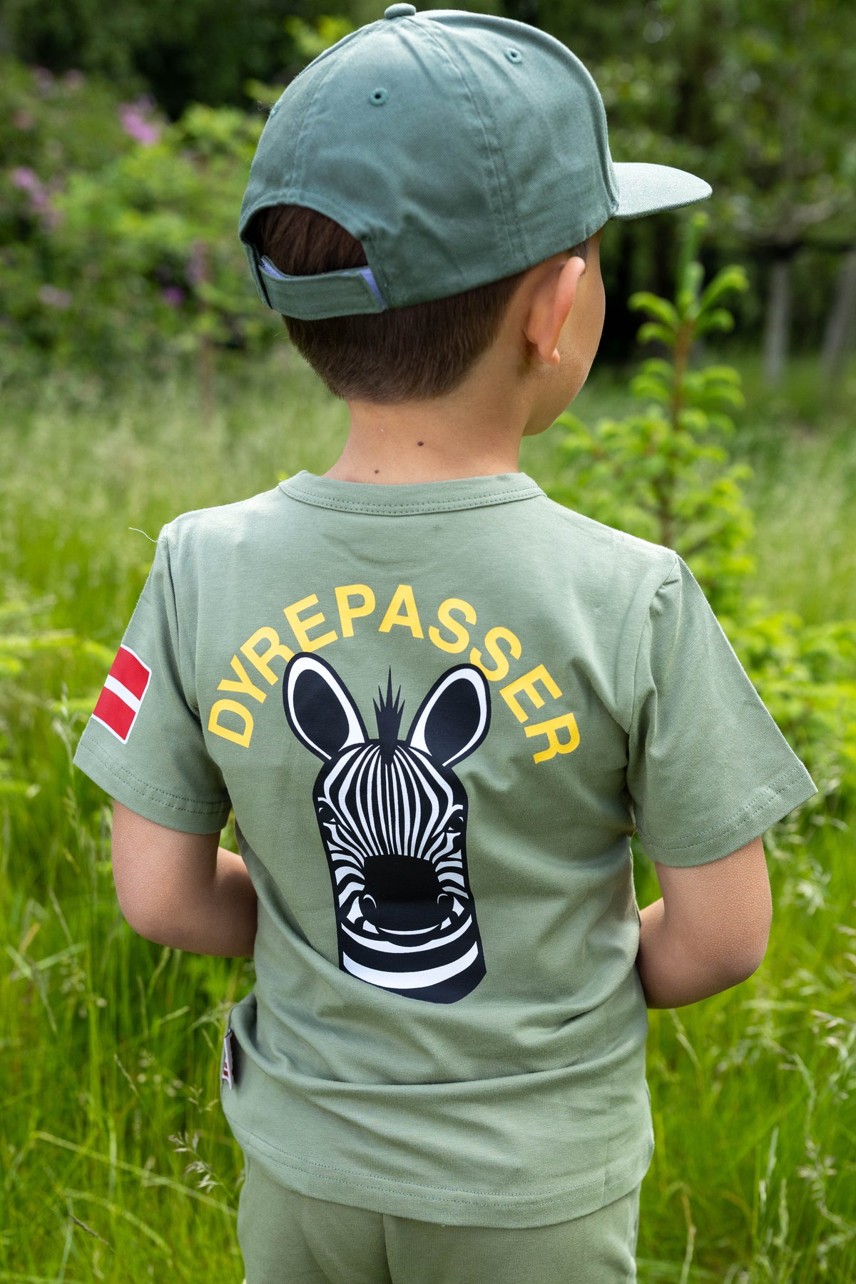 Sød dyrepasser t-shirt til børn med print af zebra