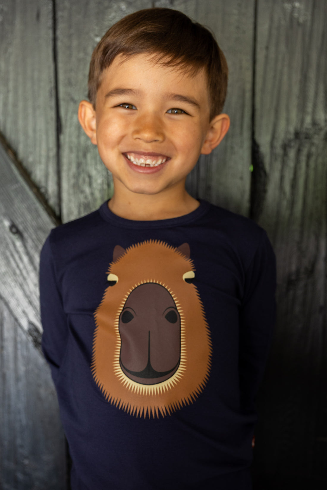 Lækker bluse til børn med print af kapivar