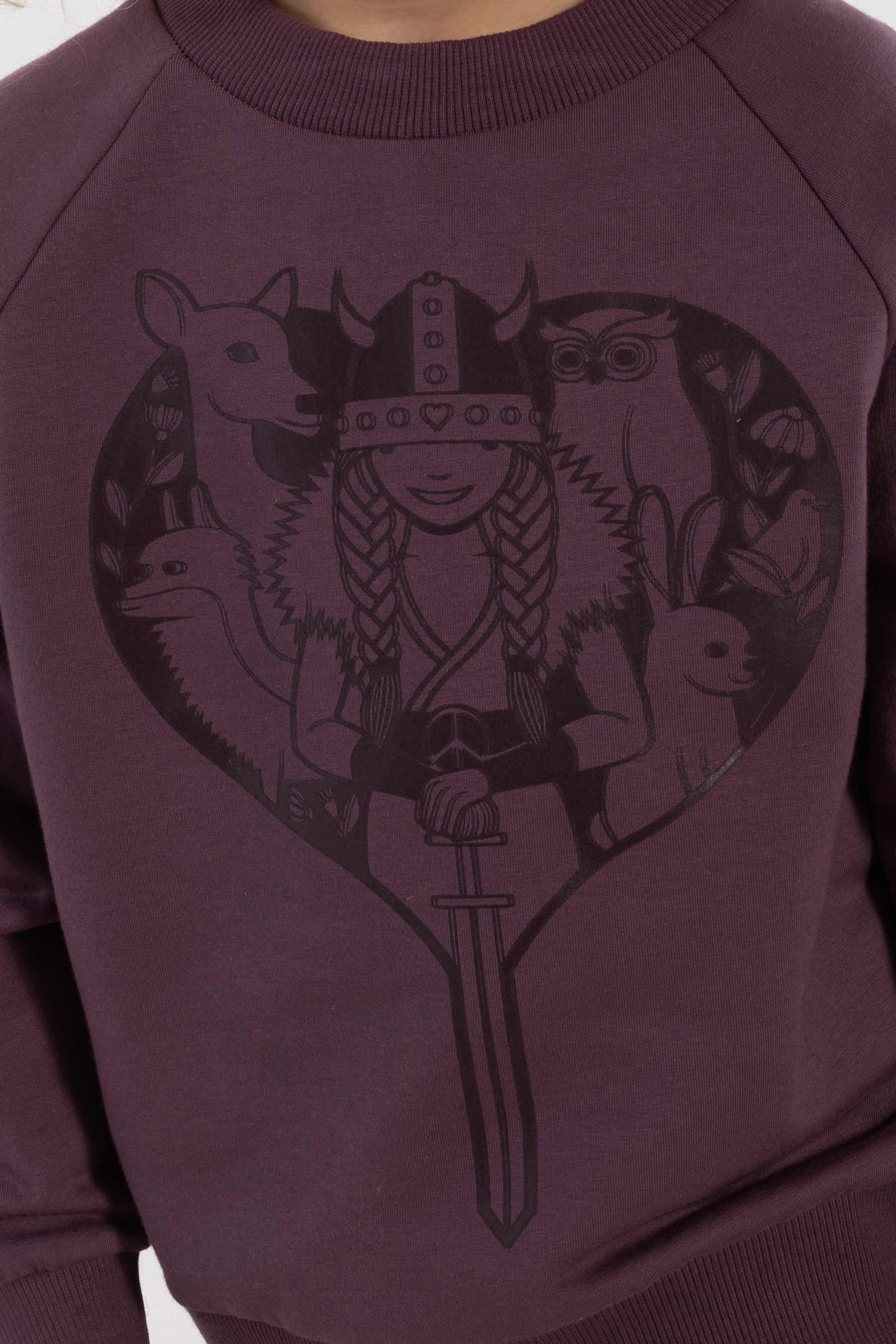 Sød grålilla sweatshirt til børn med print af vikingen Freja