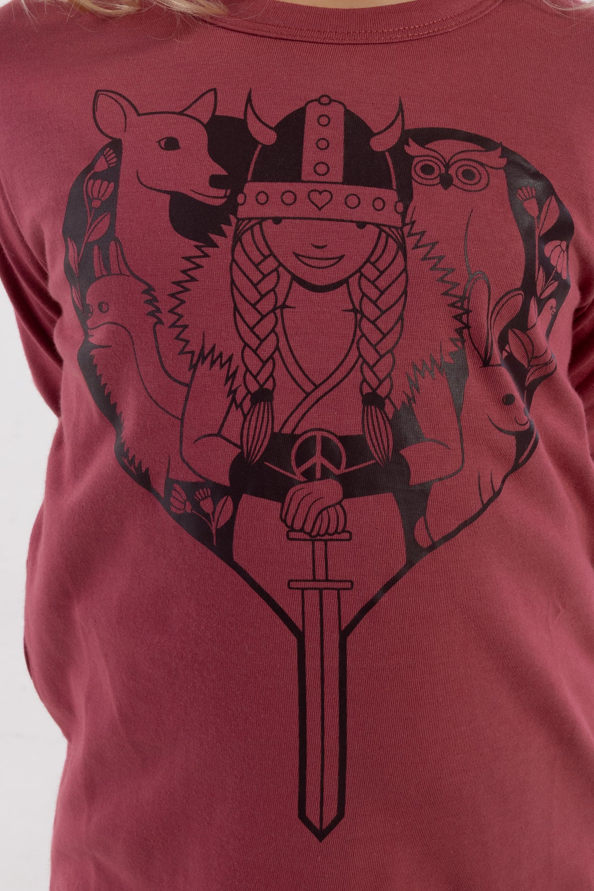 Langærmet bluse i bomuld til børn med print af vikingen Freja omgivet af dyr og planter