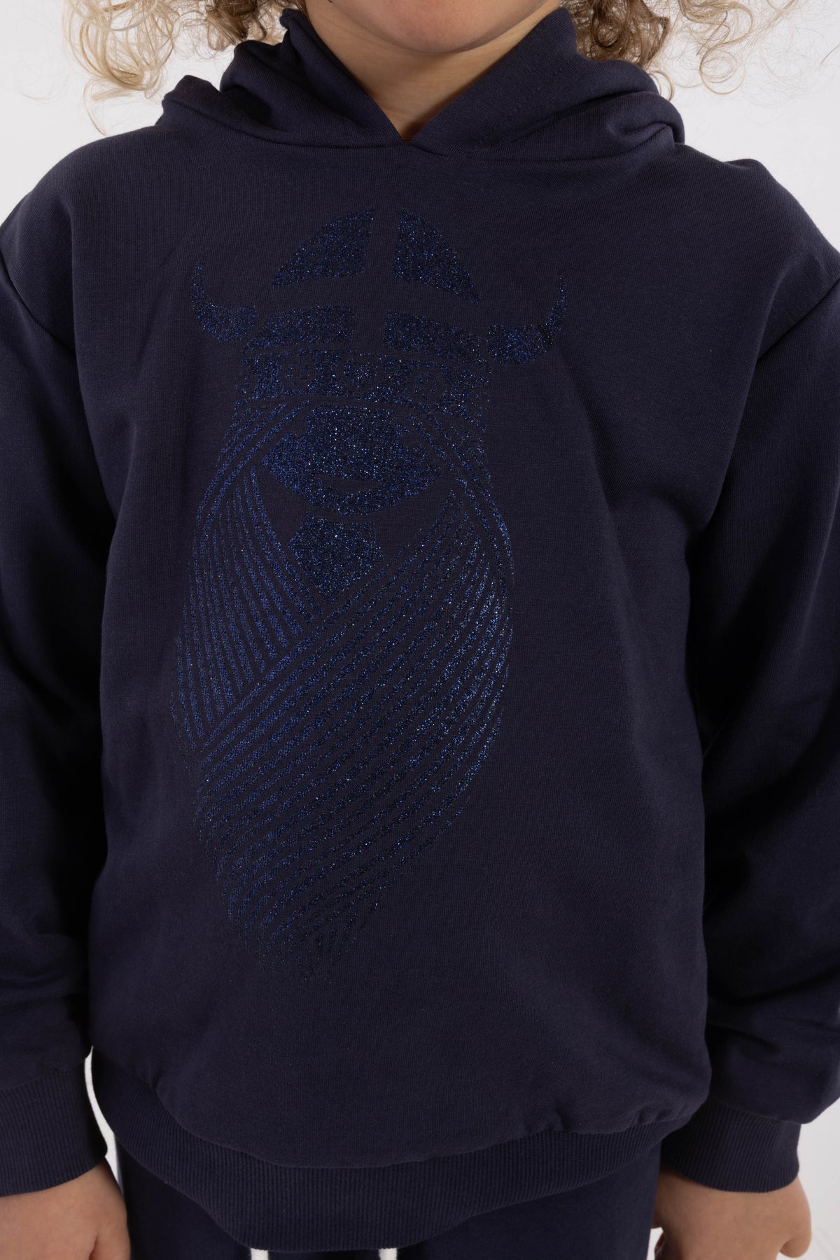 Navyblå hættetrøje til børn med glitterprint af vikingen Freja