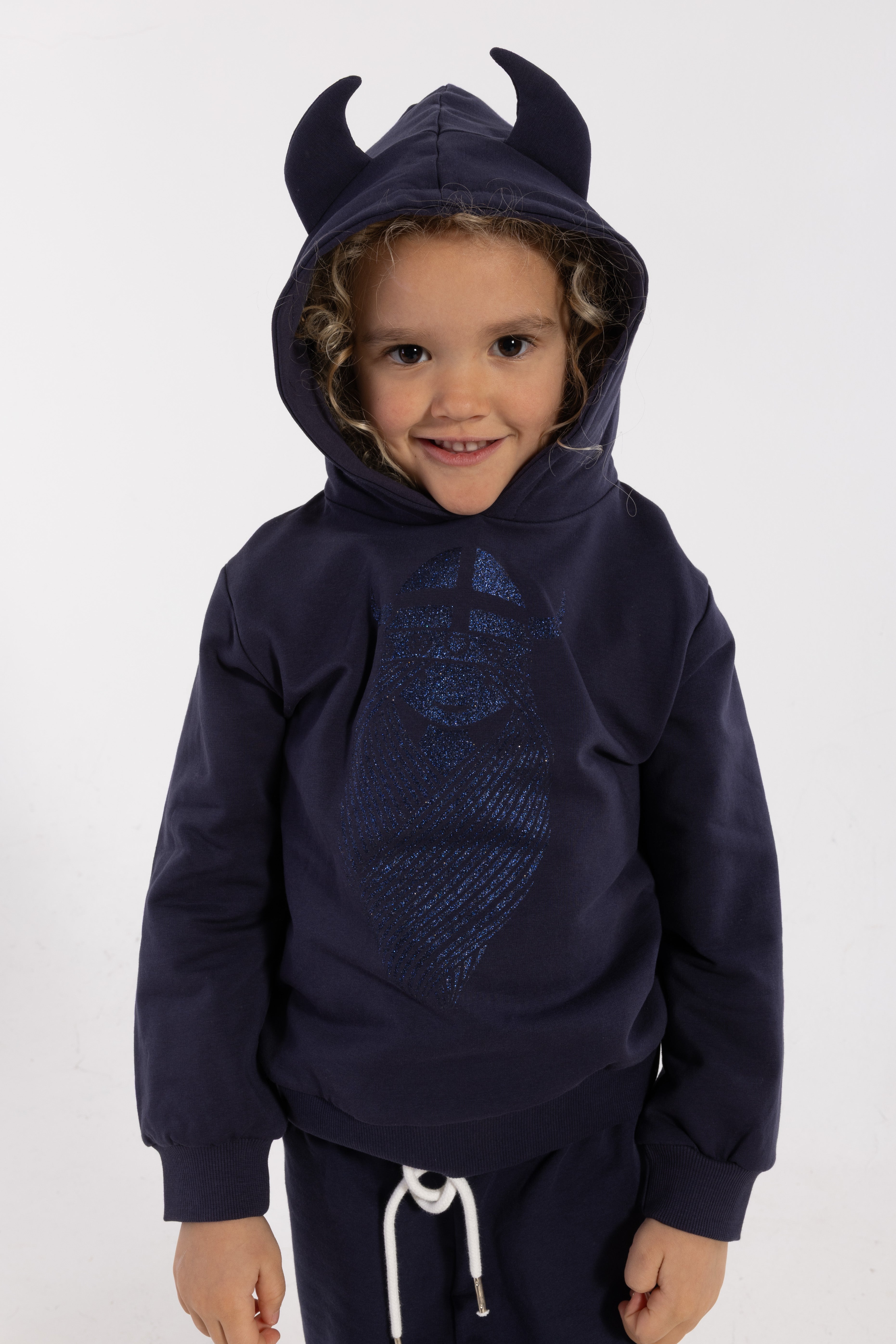 Navyblå hættetrøje til børn med glitterprint af vikingen Freja