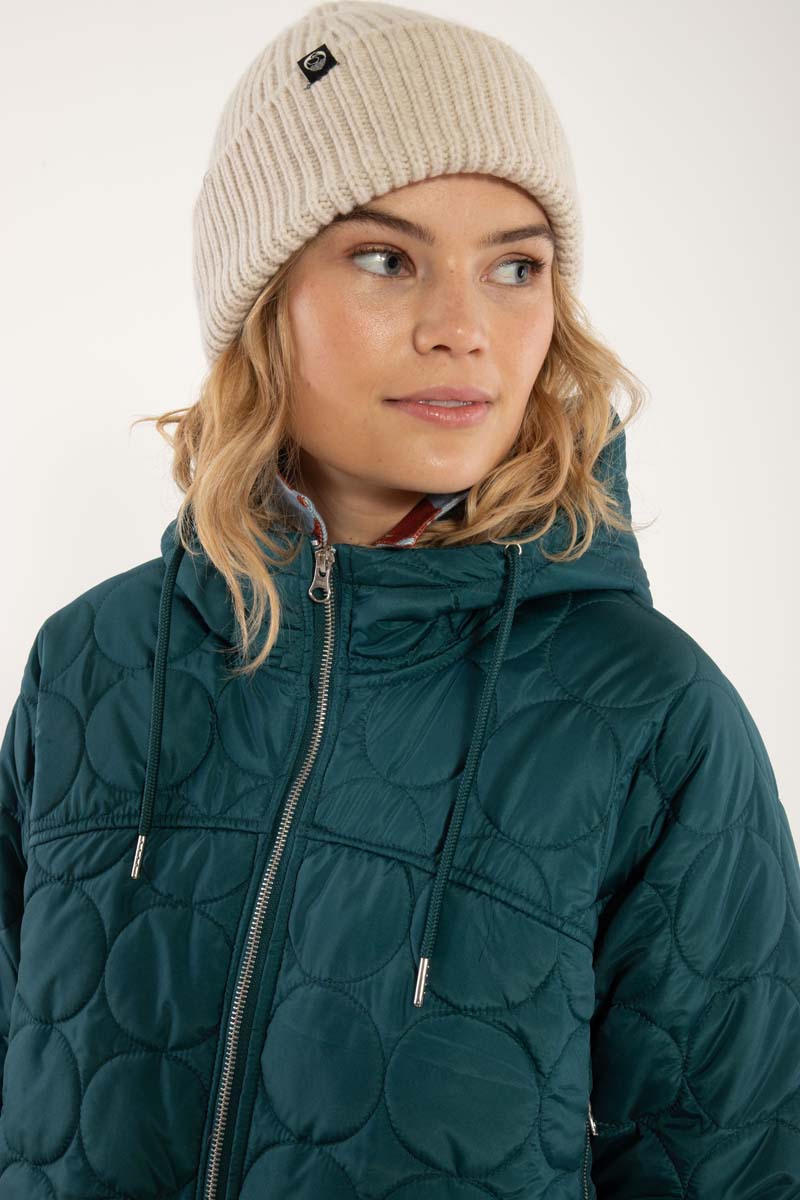 Lang quiltet termojakke i blågrøn nuance til kvinder