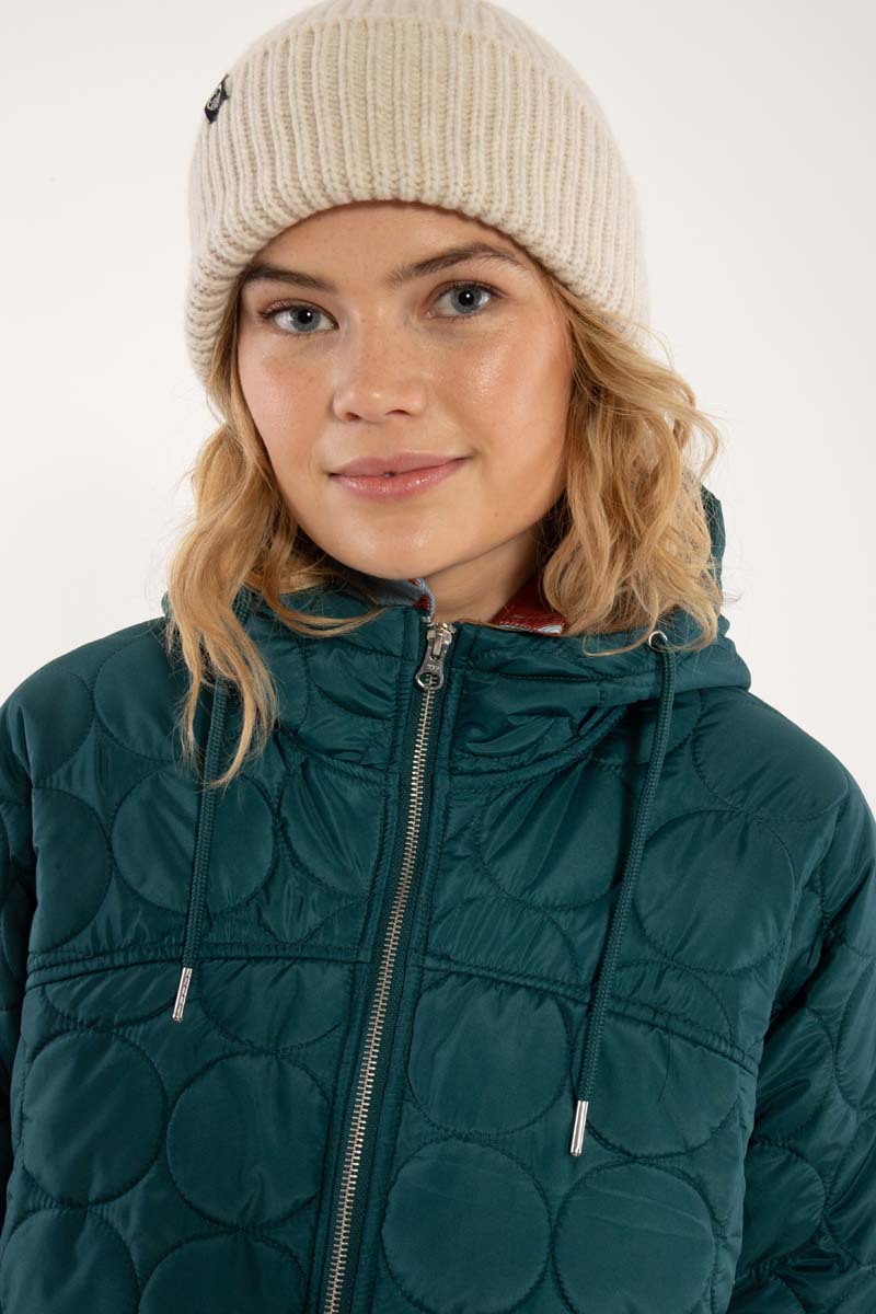 Lang quiltet termojakke i blågrøn nuance til kvinder