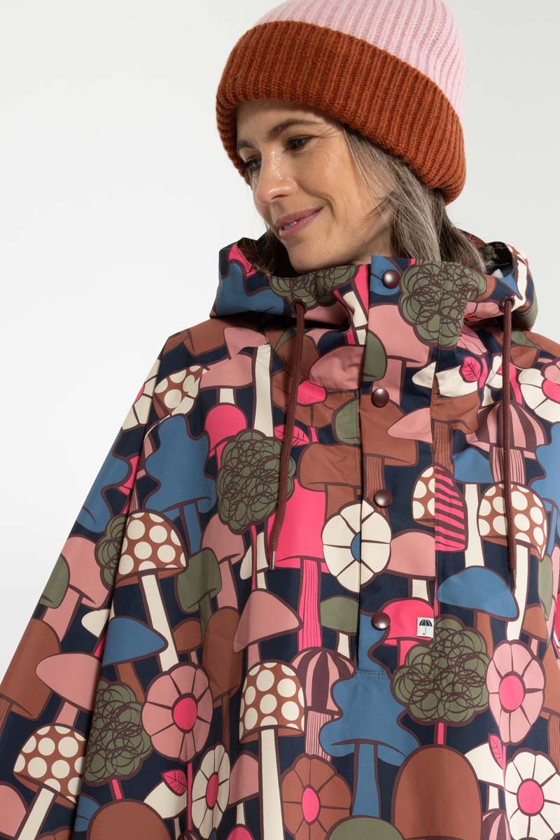Regnponcho med mønster