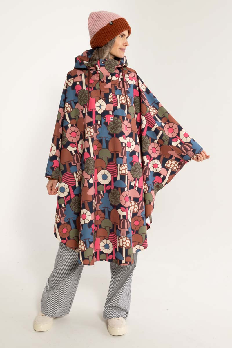 Regnponcho med mønster