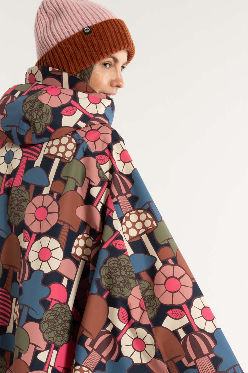 Regnponcho med mønster