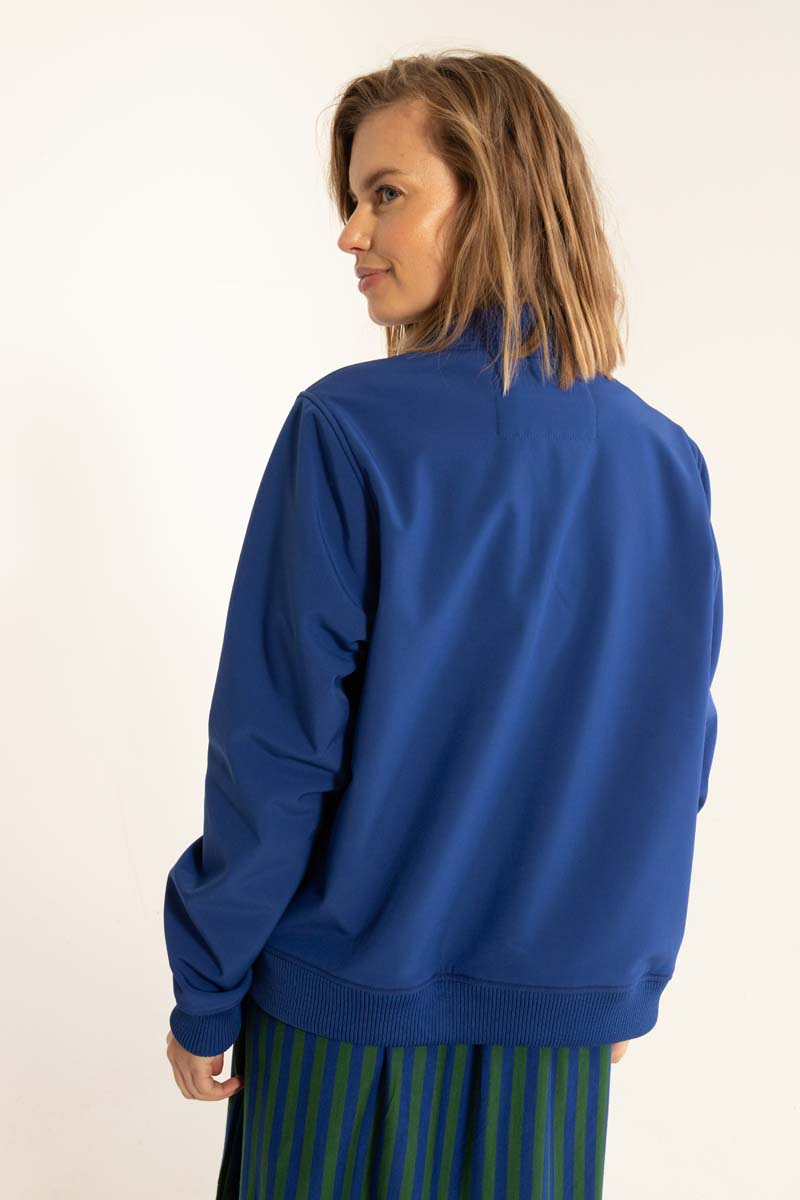 Kort softshell jakke til kvinder i blå