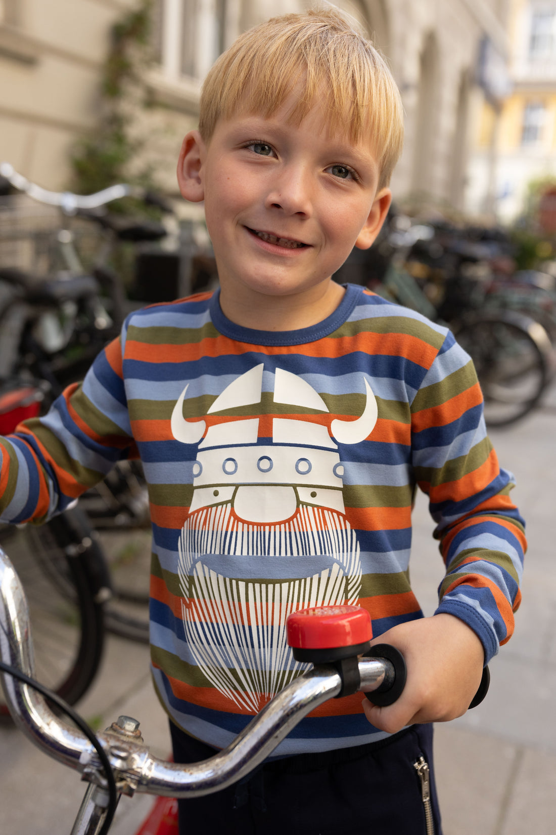 Stribet bluse til børn med viking.