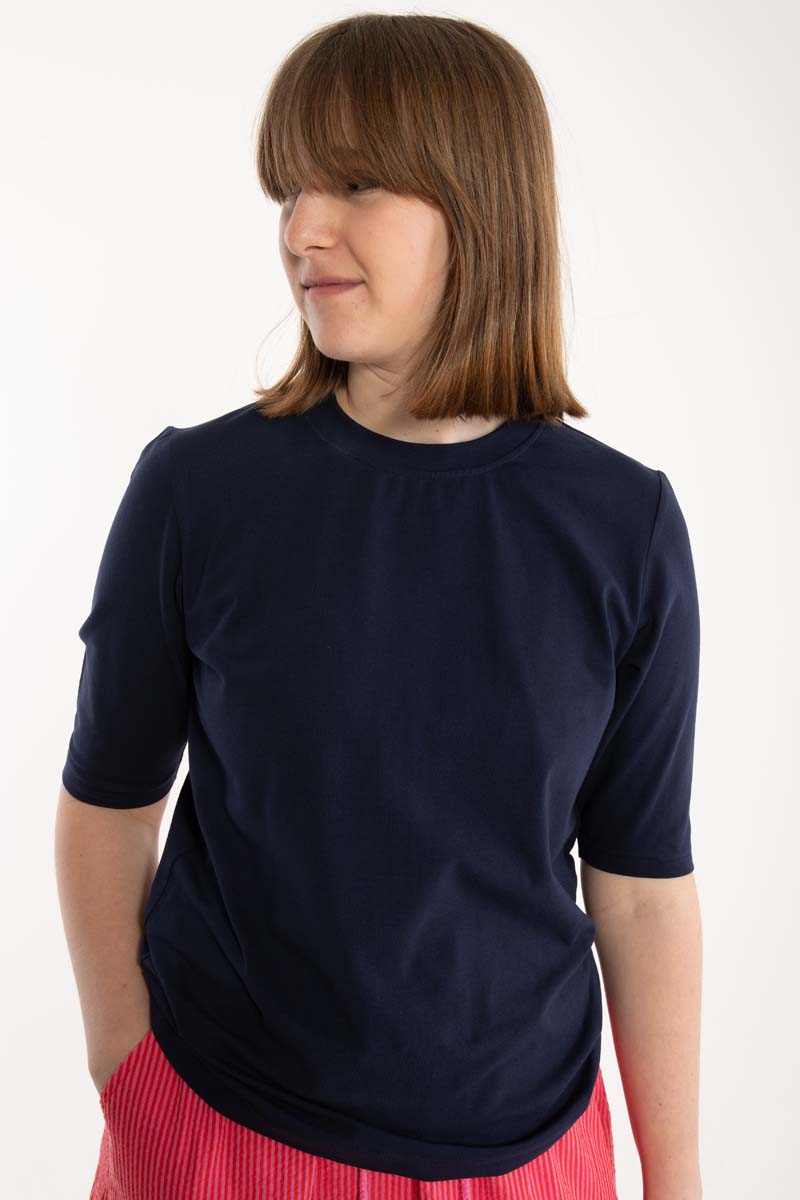 Navyblå t-shirt til kvinder