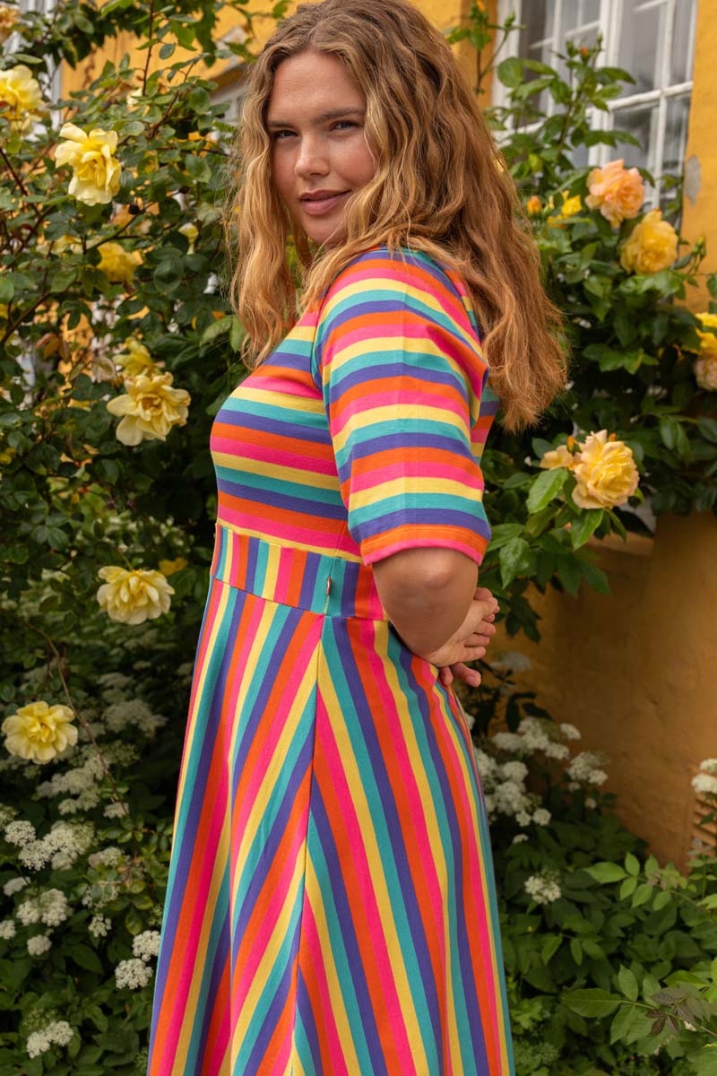 Stribet kjole til dame