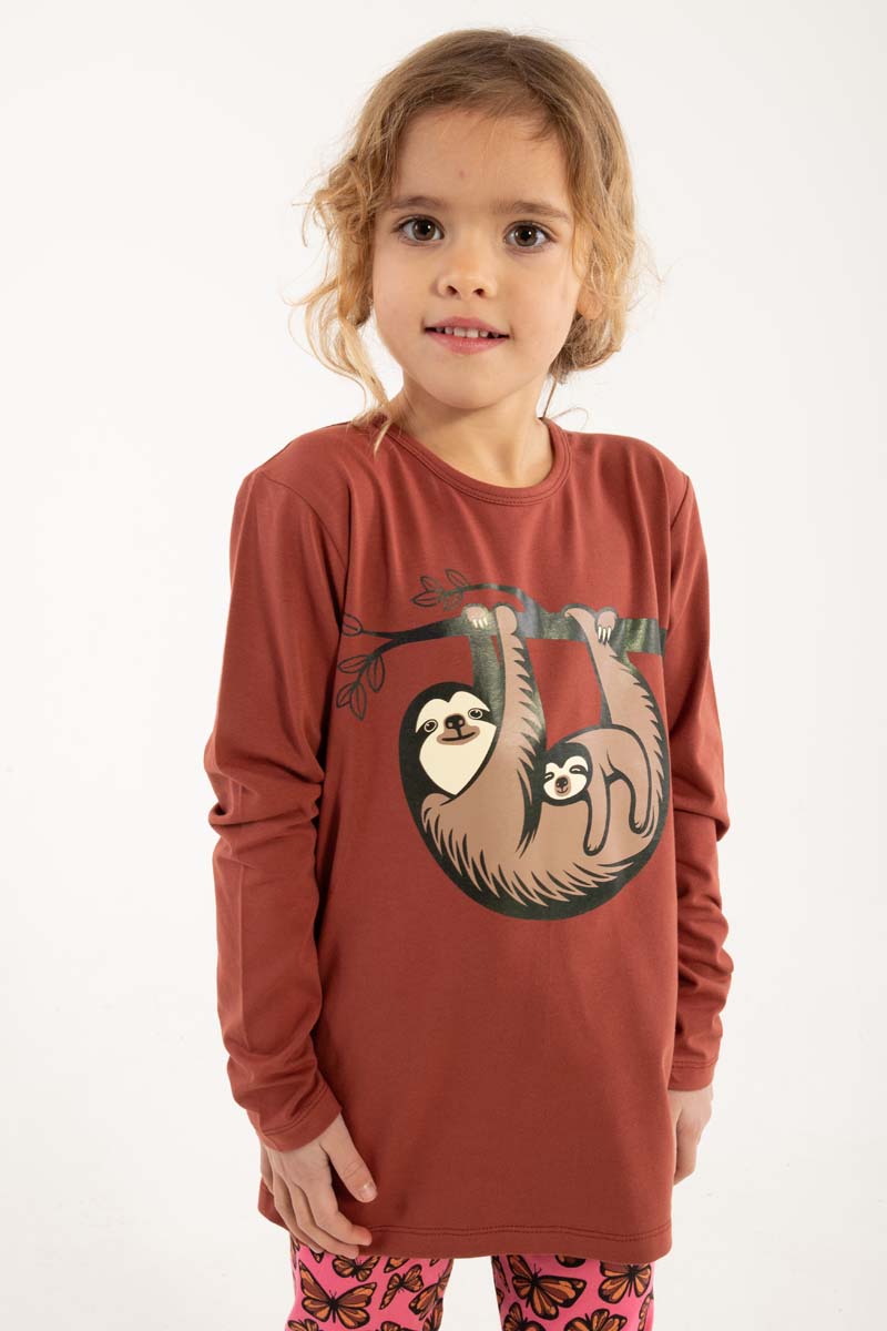 Lækker bluse til børn med print af dovendyrmor og unge