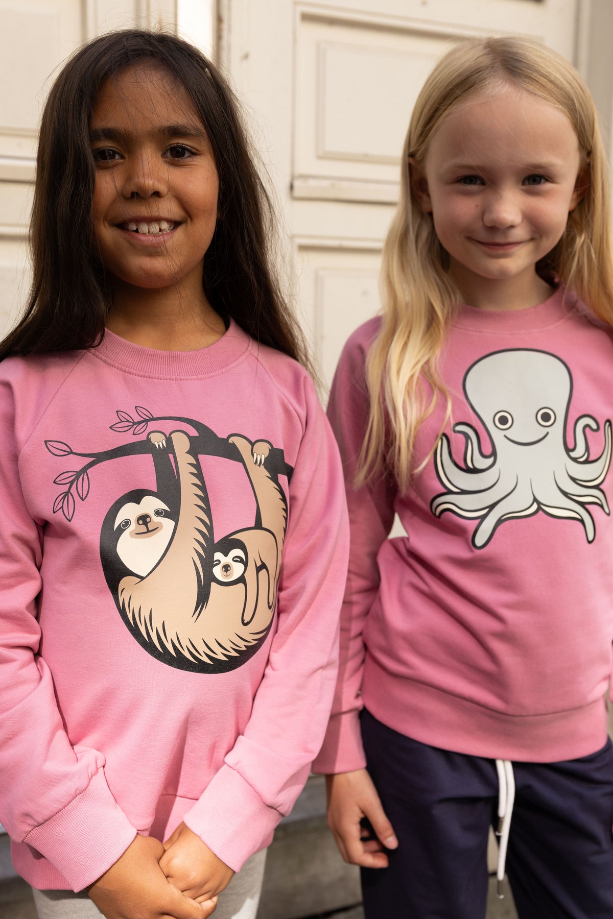 Skøn lyserød sweatshirt til børn med print af blæksprutte