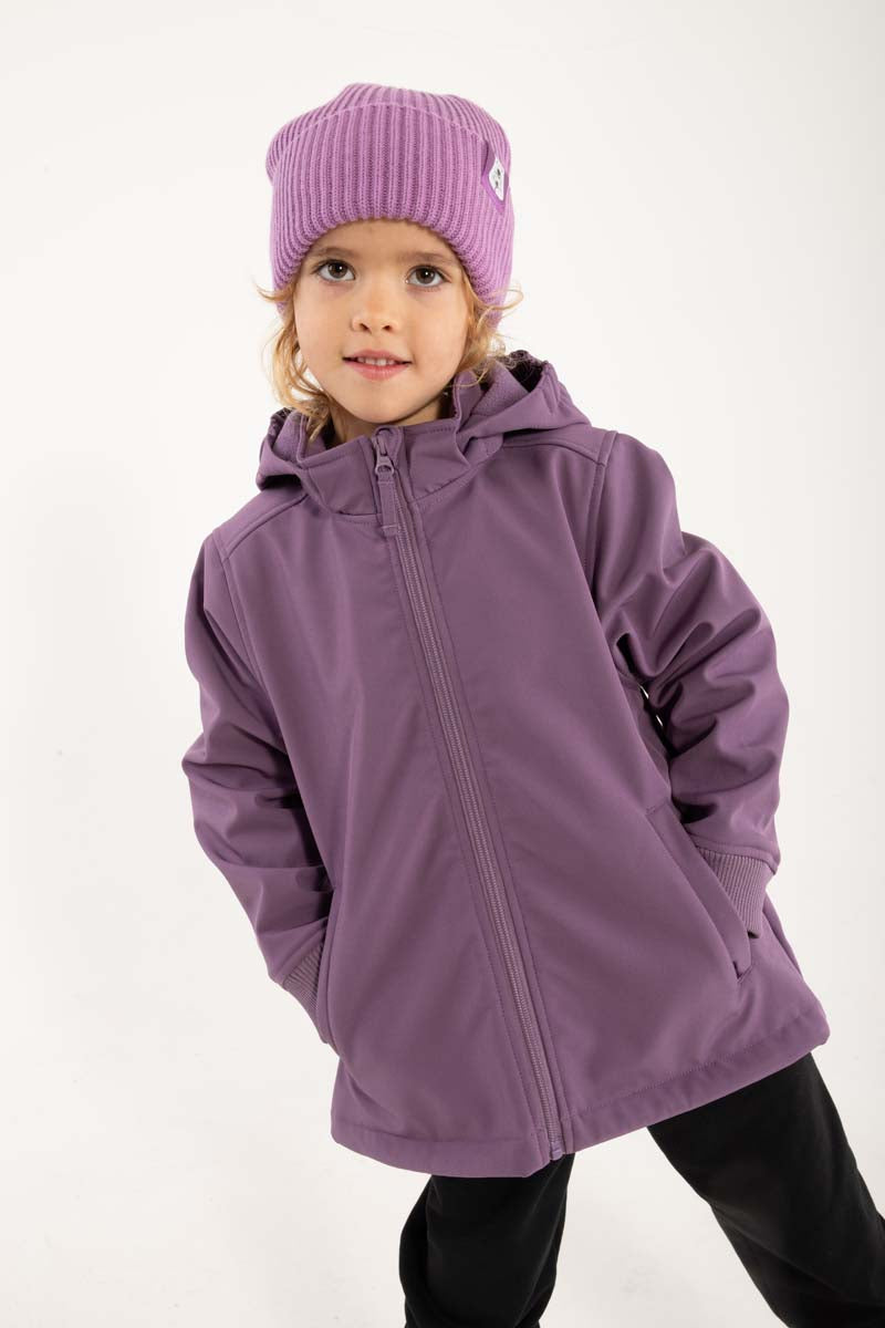 Sød softshell jakke til børn med print på ryggen af en fin sommerfugl