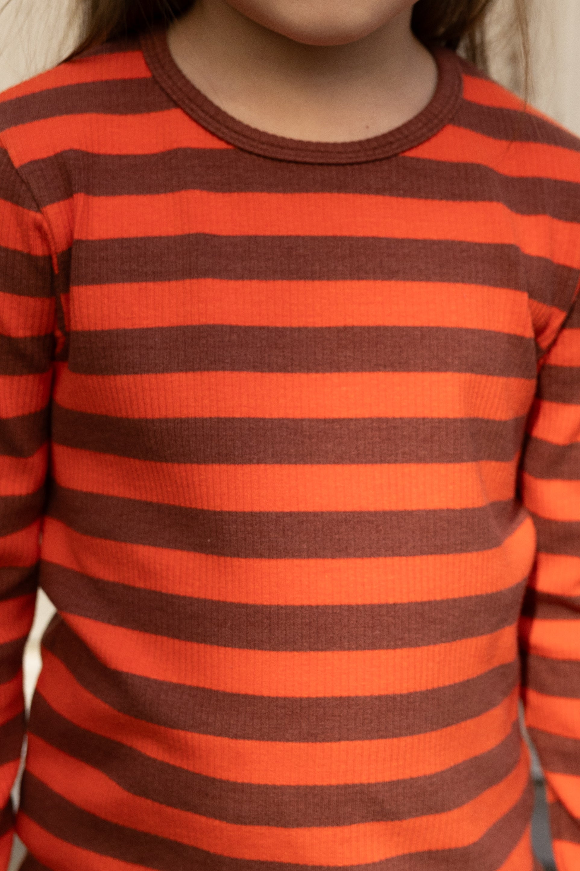 ESS - Danelemonade LS Tee Bright Red/Dk Brick