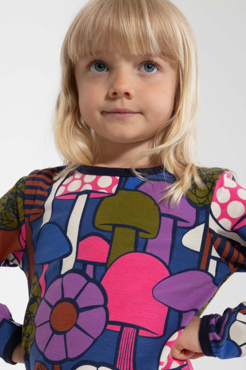 Bluse til børn med blomster og svampe