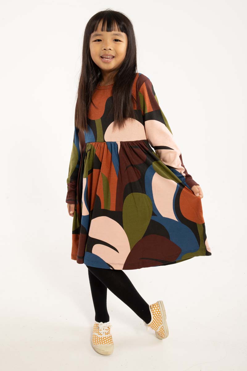 Flot børne kjole med farvet print