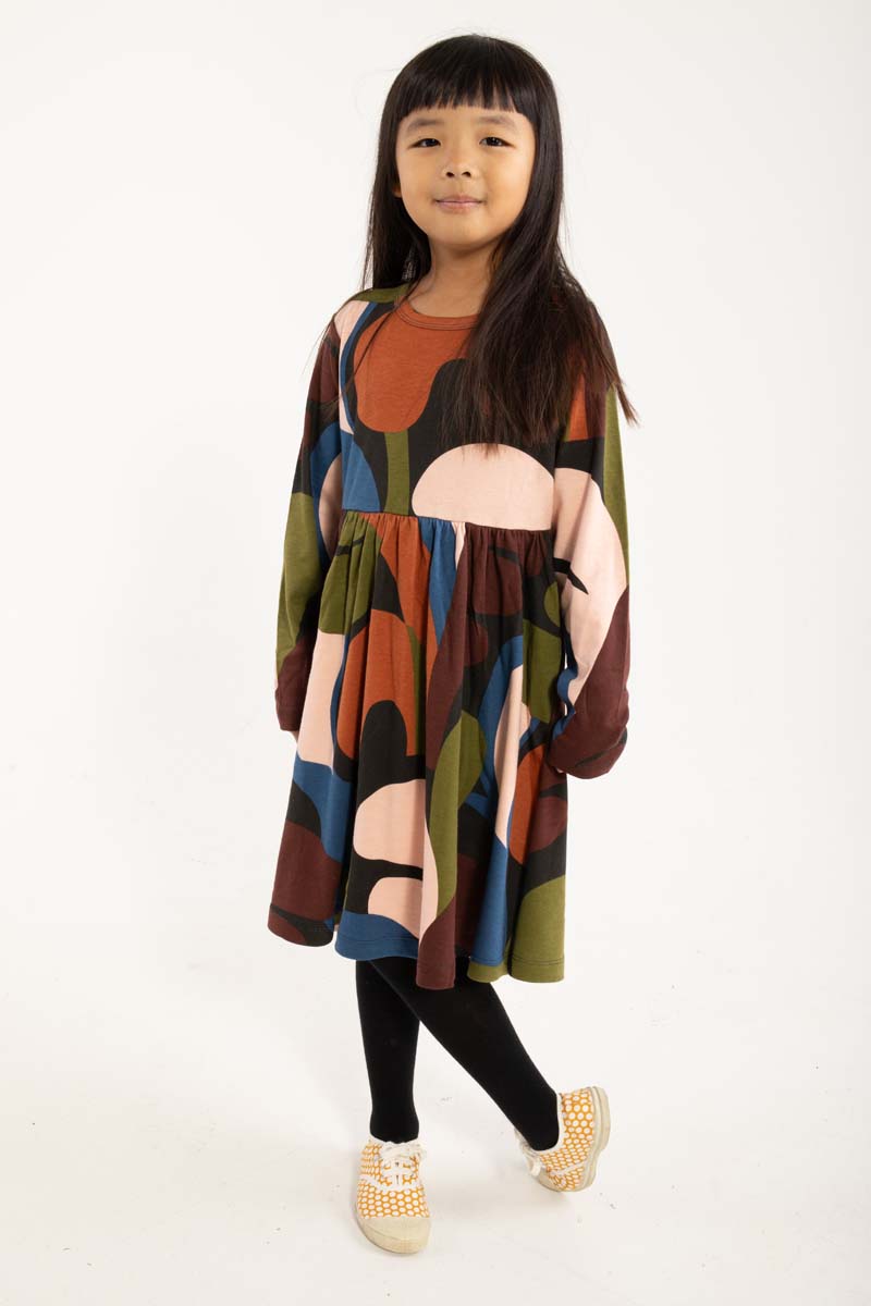 Flot børne kjole med farvet print