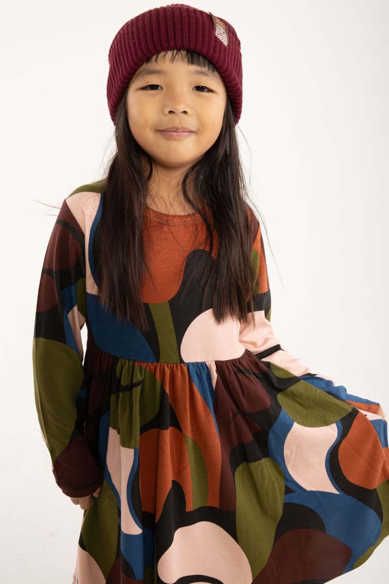 Flot børne kjole med farvet print