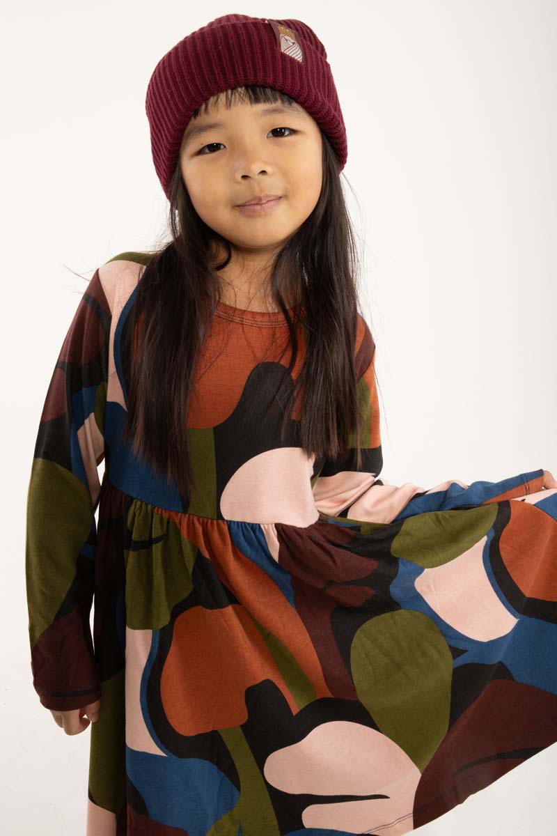 Flot børne kjole med farvet print