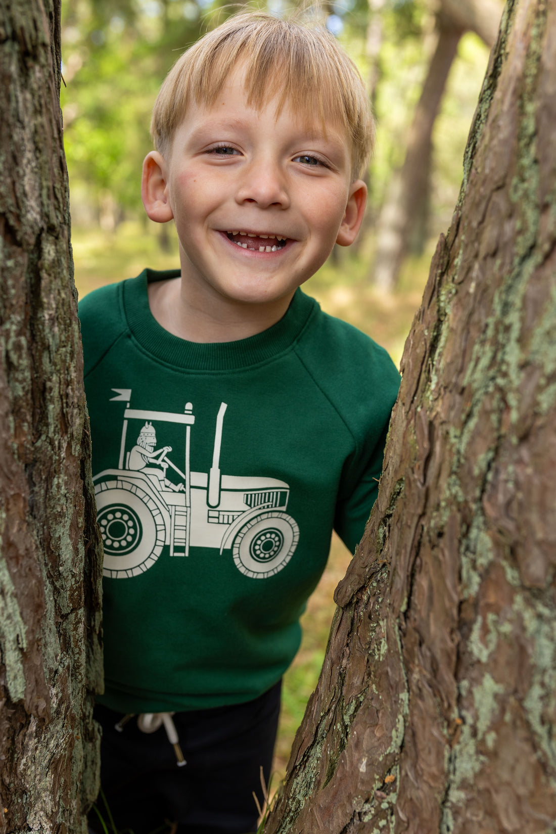 Sweater med viking og traktor