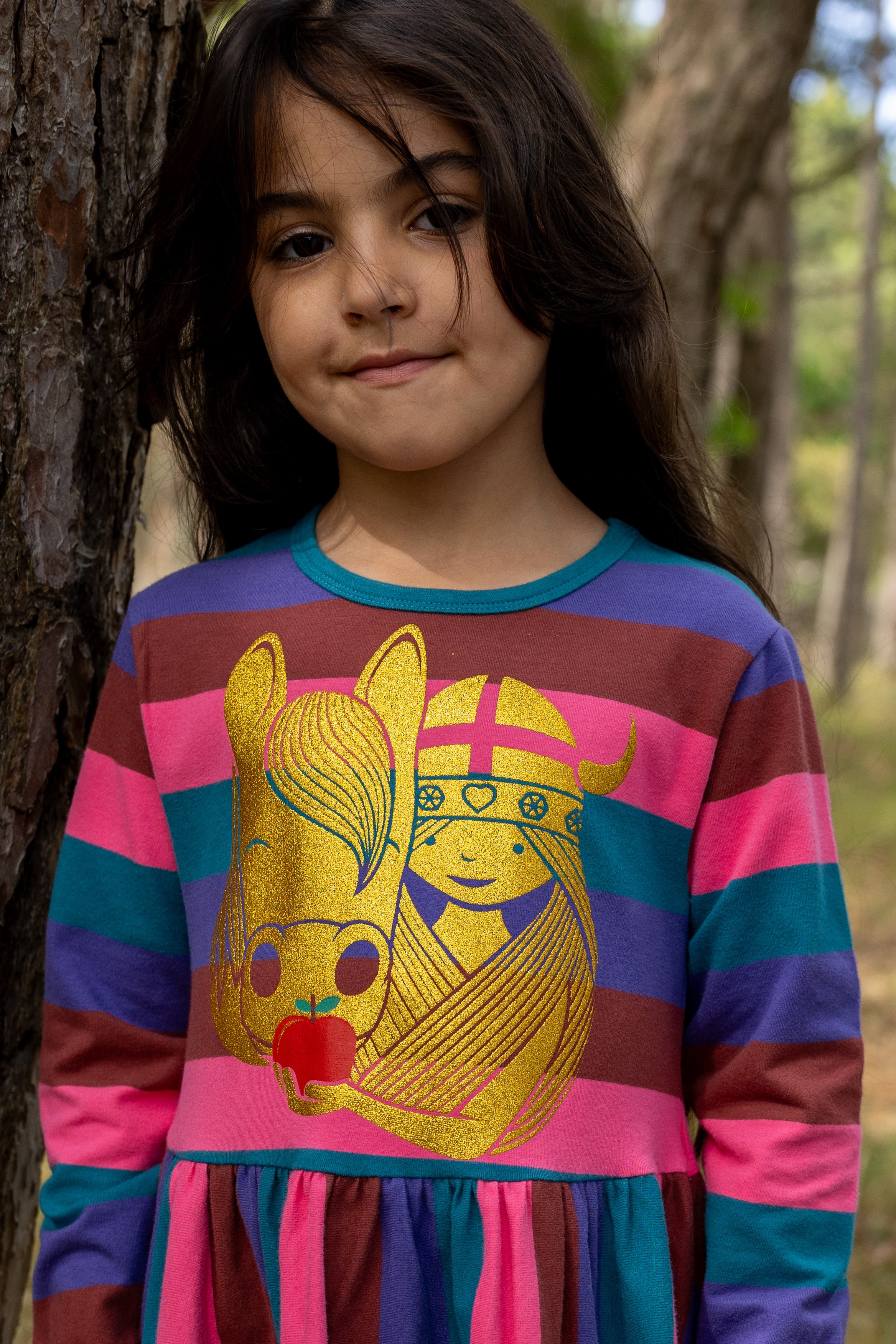 Stribet kjole til børn med glitterprint af viking og hest