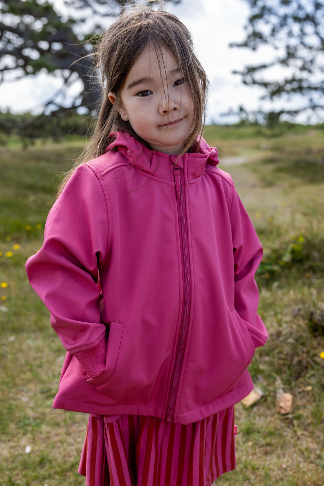 Lækker vandtæt softshelljakke med print af viking og hest til børn