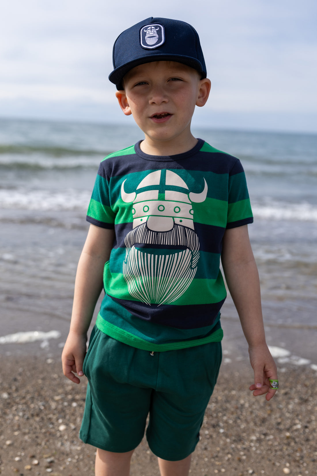 Stribet t-shirt med viking.