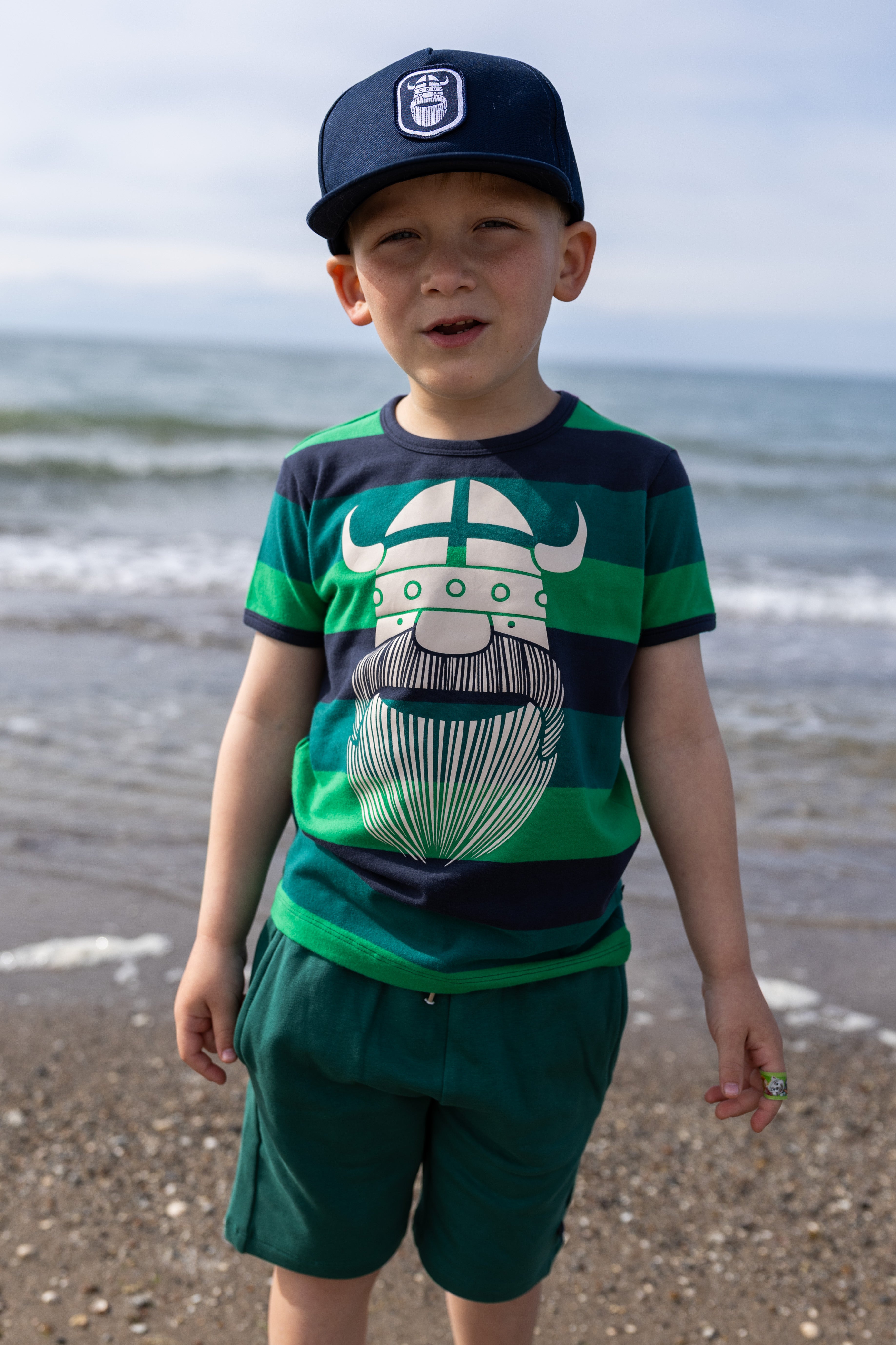 Stribet t-shirt med viking.