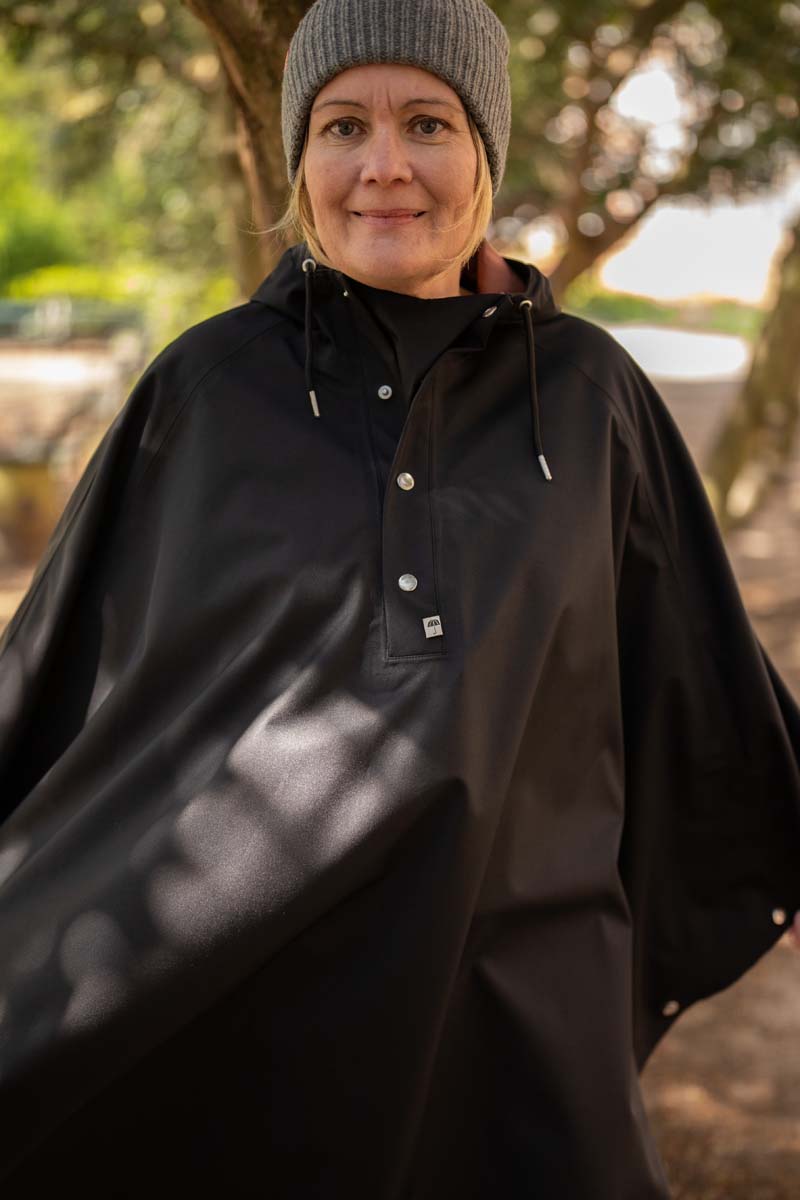 Regn poncho i sort. Regnslag fra Danefæ