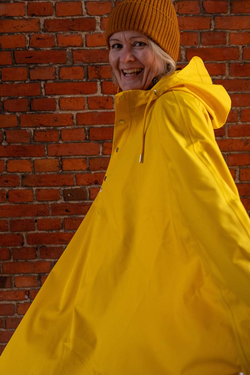 Regn poncho i gul. Regnslag fra Danefæ
