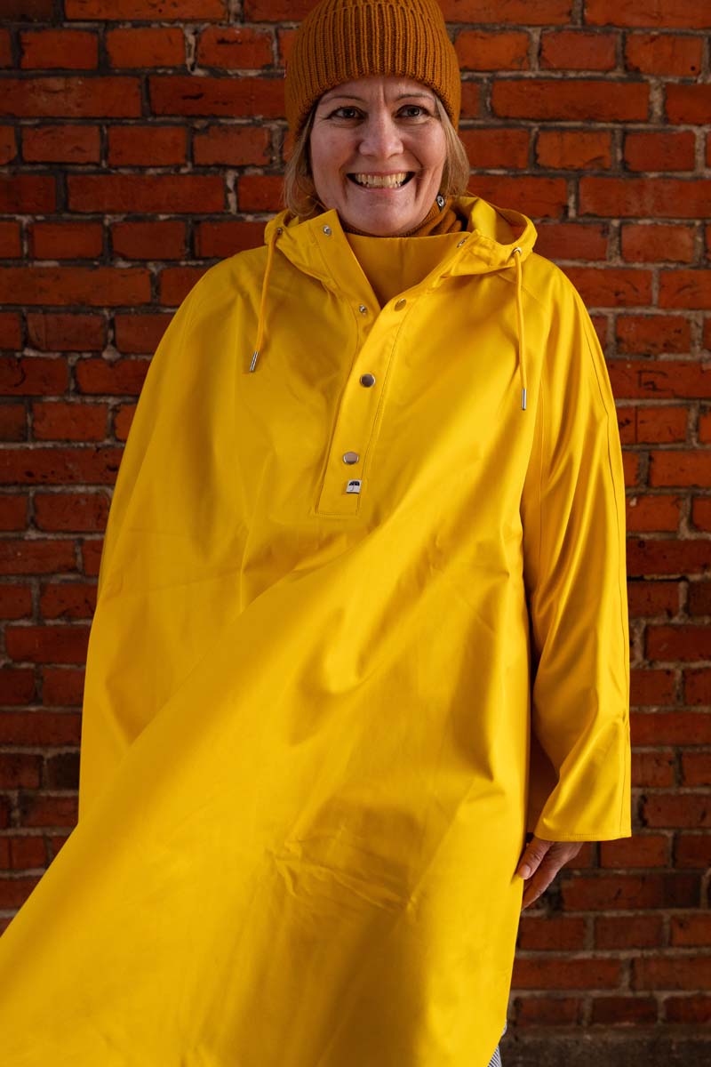 Regnponcho i gul til kvinder