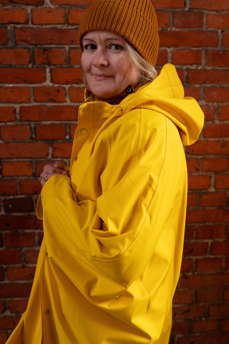 Regnponcho i gul til kvinder