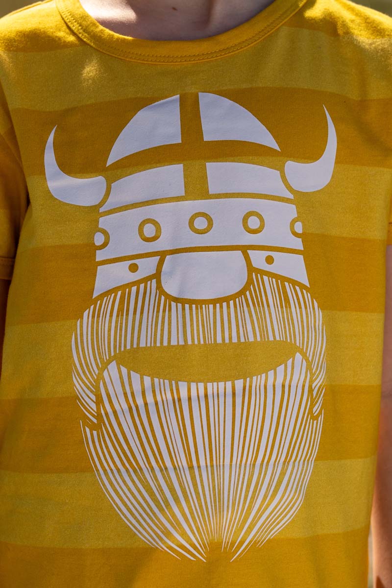 T-shirt med viking til børn