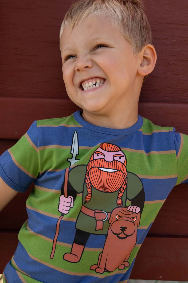 T-shirt med viking og hund