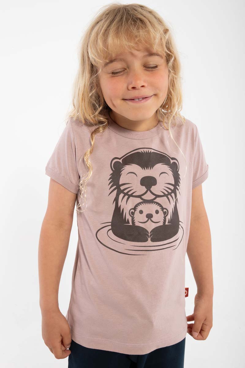 t-shirt til børn med krammeklar oddermor