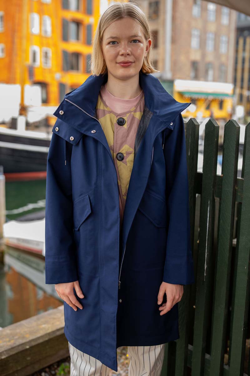 Flot navyblå regnjakke til kvinder