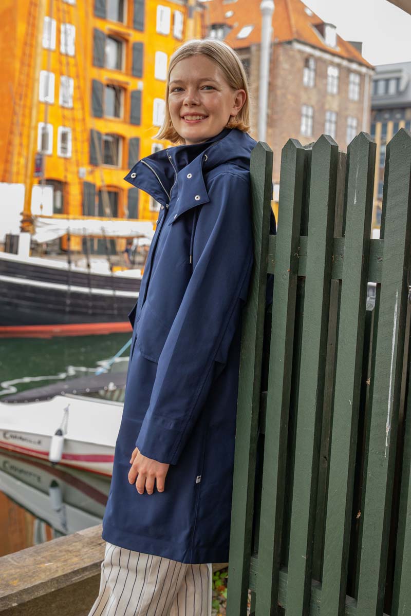 Flot navyblå regnjakke til kvinder
