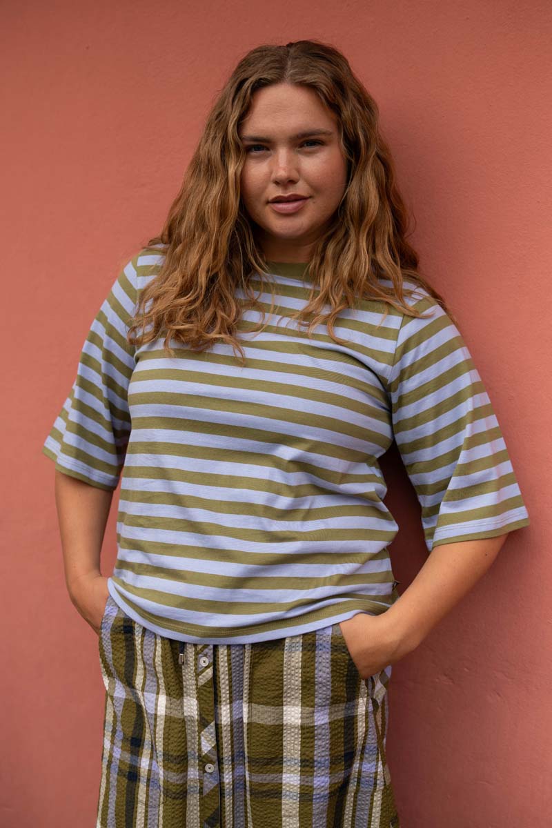 Danebasic Glad Tee Oliv/Lila